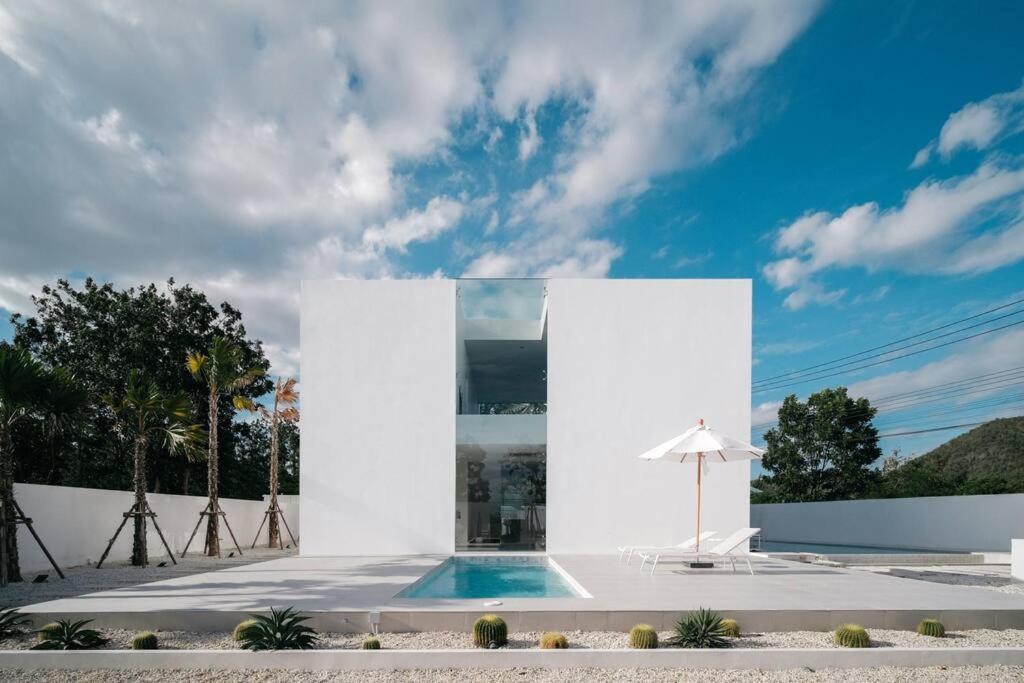 Her Huahin Pool Villa Екстериор снимка