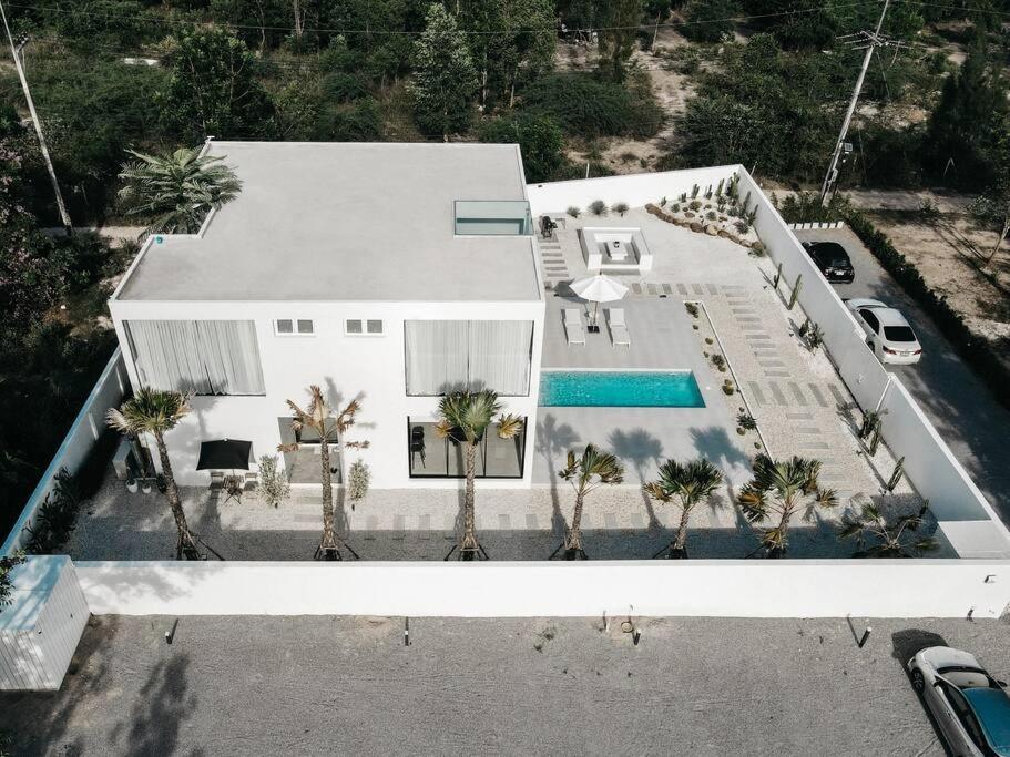Her Huahin Pool Villa Екстериор снимка