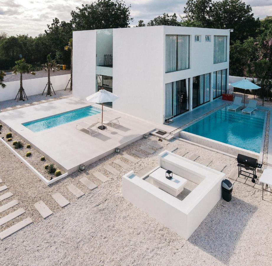 Her Huahin Pool Villa Екстериор снимка